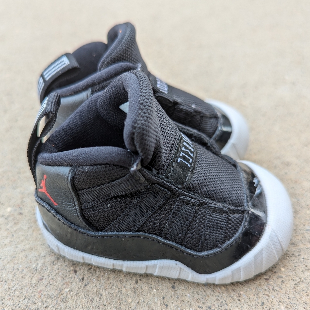 NIKE AIR JORDAN 11 CRIB BOOTIE 72-10 BLACK VARSITY RED WHITE SZ 2C 2 CI6165-061